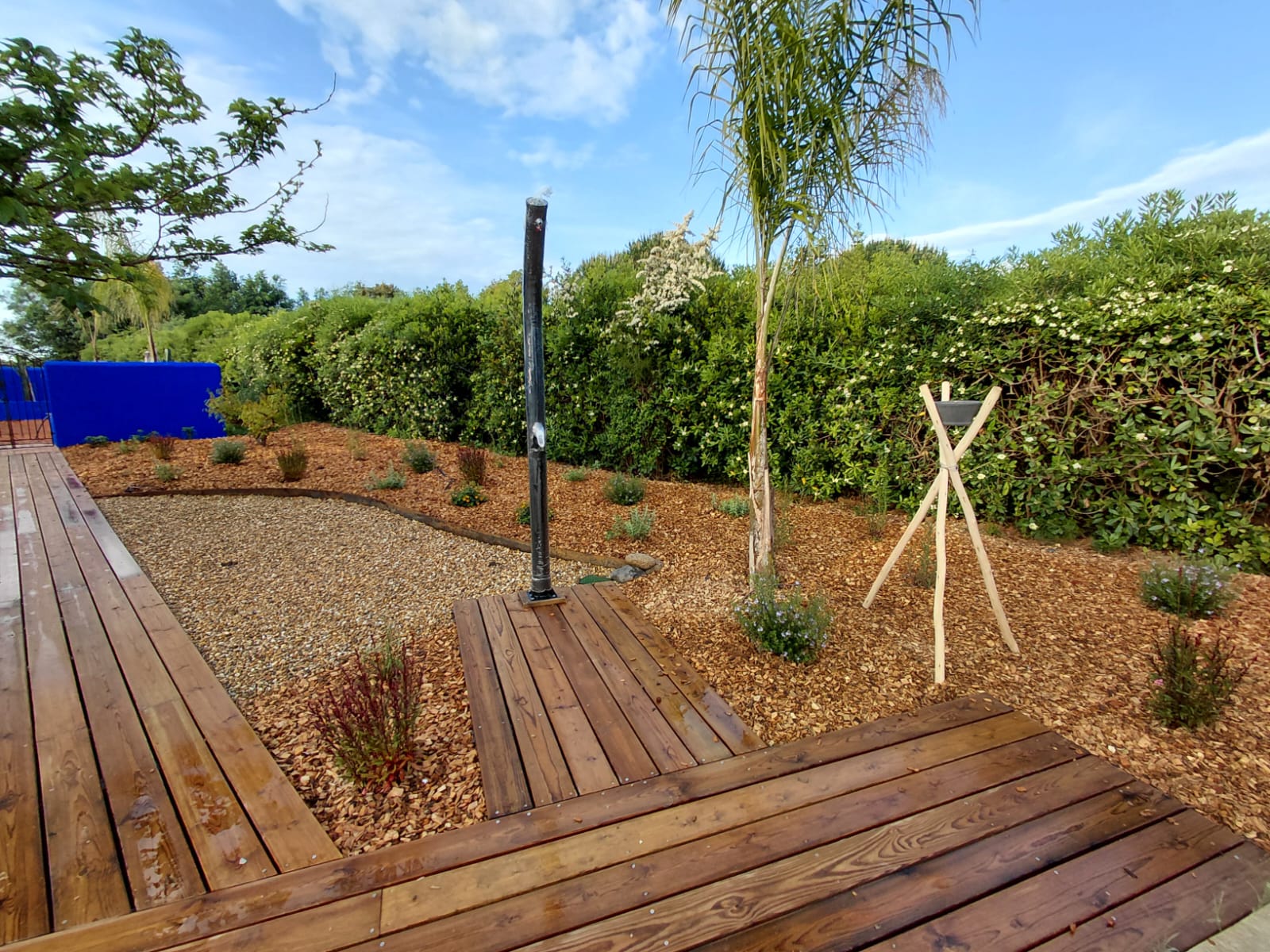 Aménagement jardin Corse Big Bag avec paillage bois naturel pour parterre de plantes. Pour un destockage.