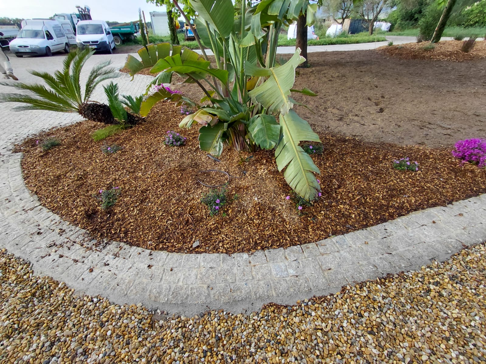 Aménagement jardin Corse Big Bag avec paillage décoratif bois pour massif. Pour un destockage.